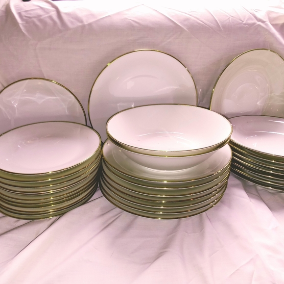 Seltmann Weiden Isolde Dinner Service - Picture 3 of 7